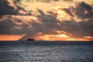 Sunset-Ferry-Haapai-Kao-Transport-MUST-CREDIT-tongapocketguide.com-